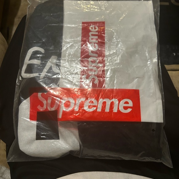 Supreme Black Longsleeve with Red Tag - Picture 5 of 5